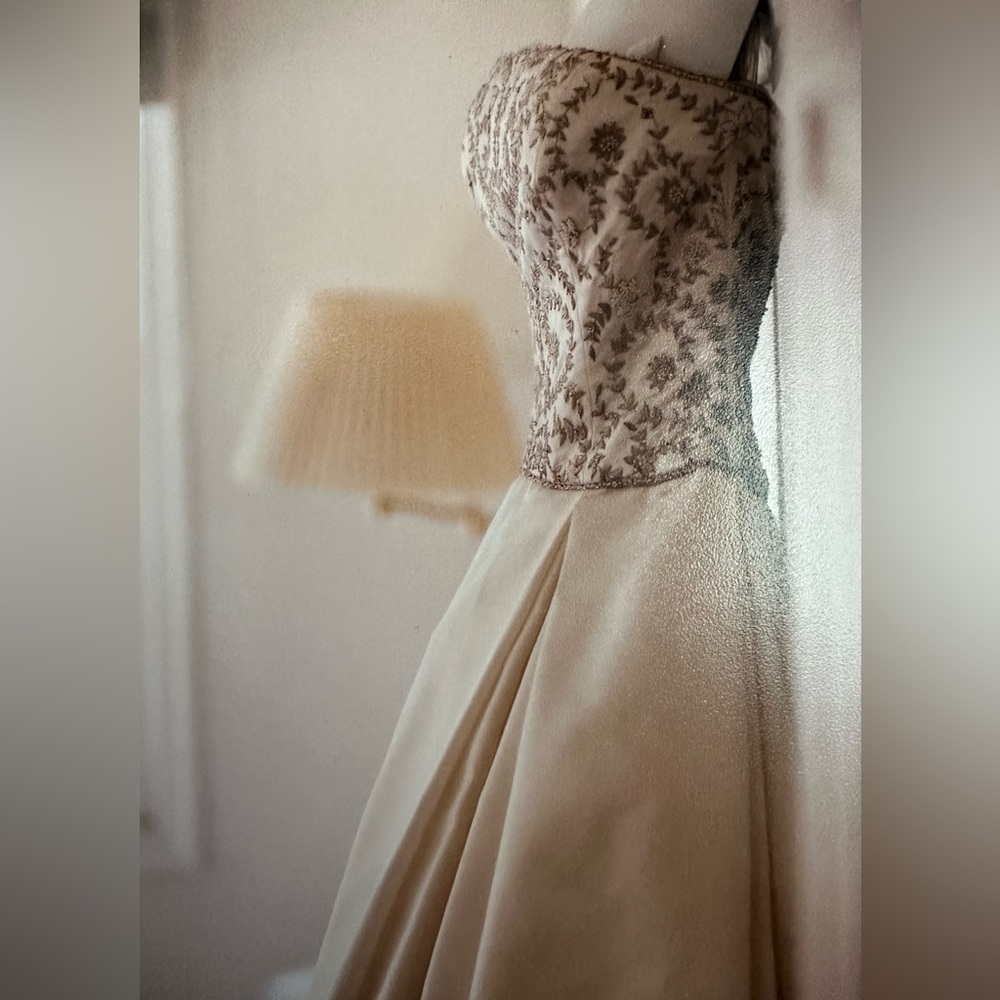 Beautiful Reem Acra bridal gown